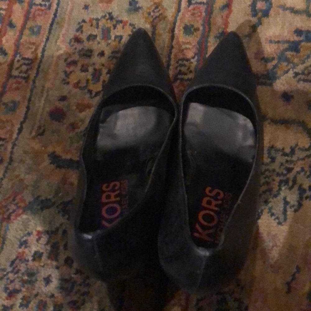 Leather pumps